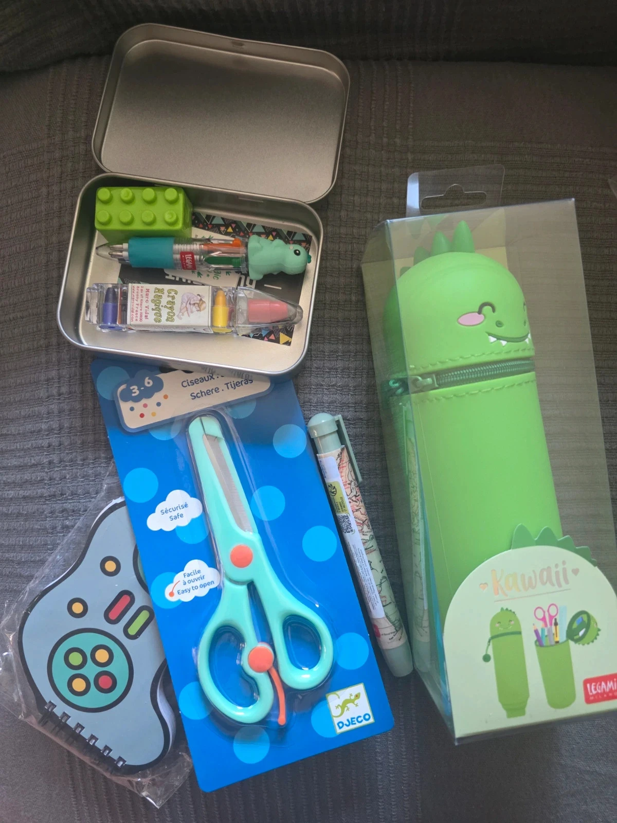 Kawaï Dino Pencil Case Set - Legami and Djeco – photo 2